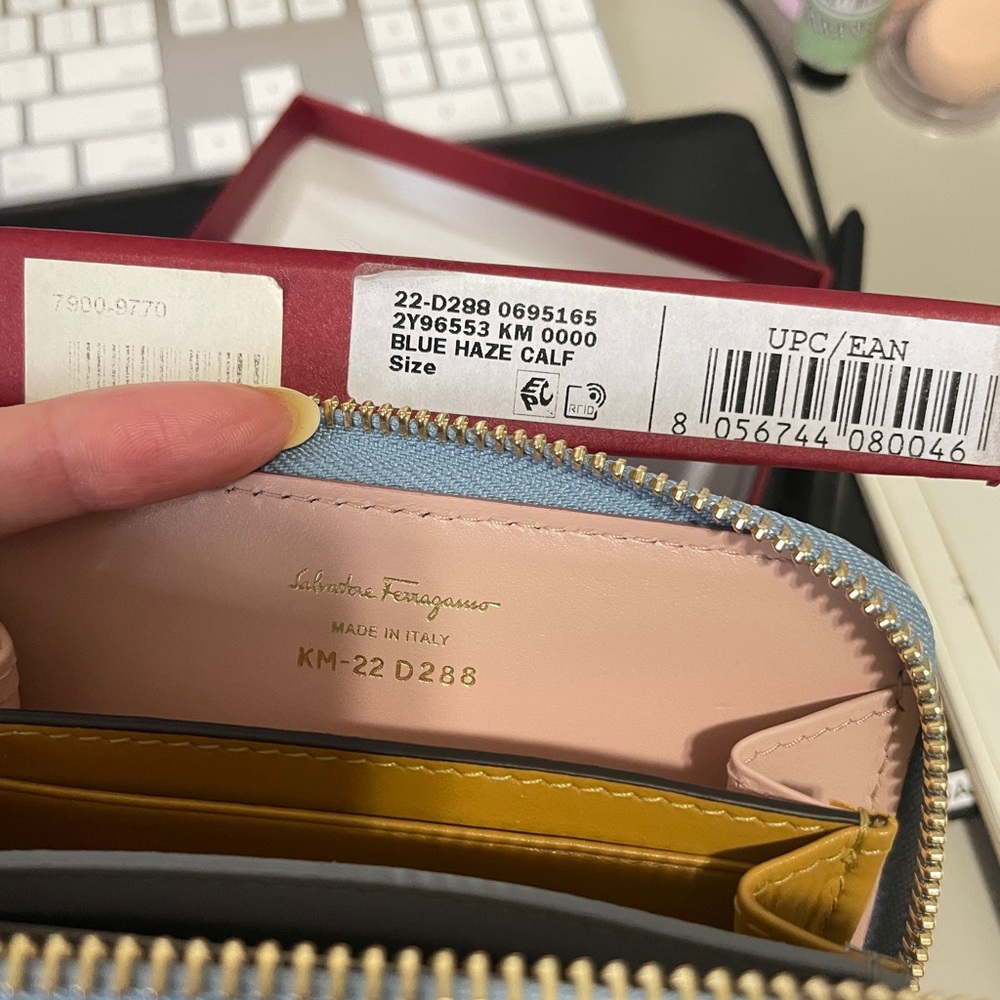 Salvatore Ferragamo Bow Cardholder - Picture 10 of 10